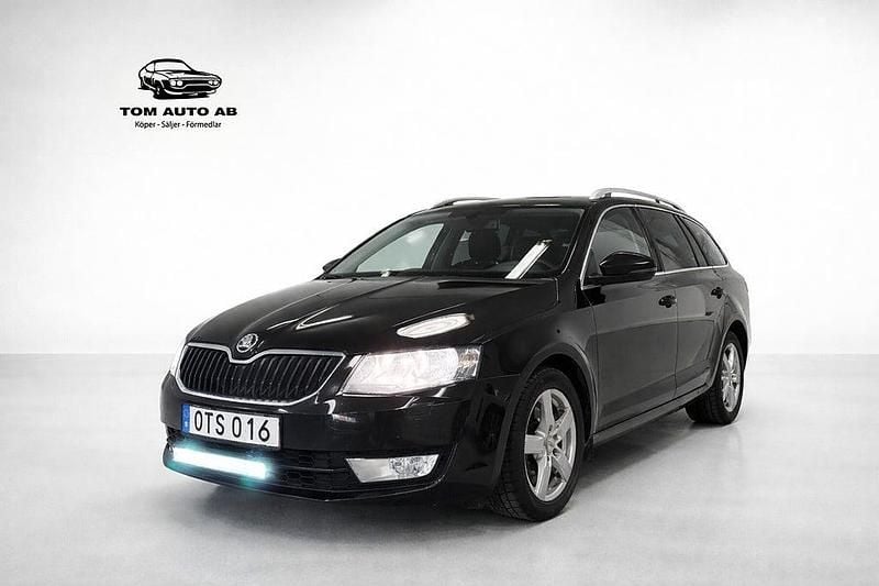 Svart Begagnad 2015 Skoda Octavia Ambition Halvkombi | 119 900 kr (Marknadspris) - Bild 1/4