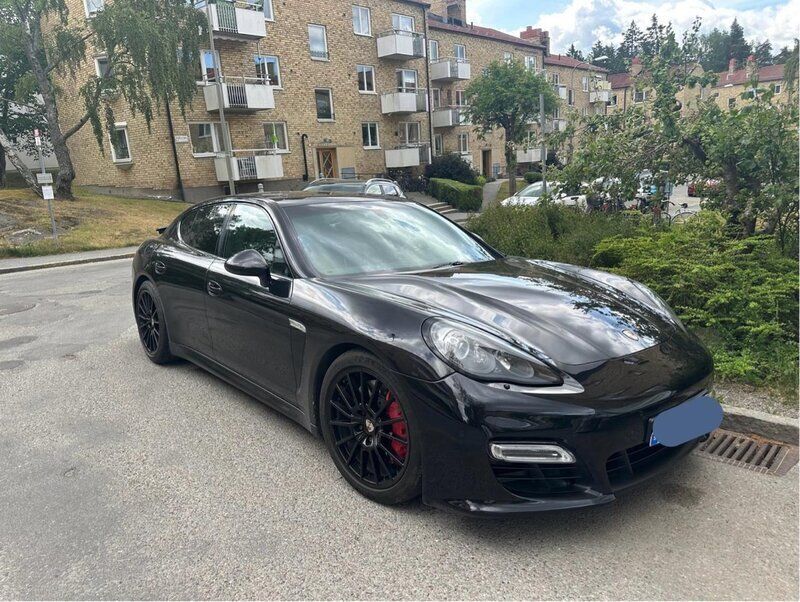 Svart Begagnad 2013 Porsche Panamera GTS Sedan | 300 000 kr - Bild 1/3