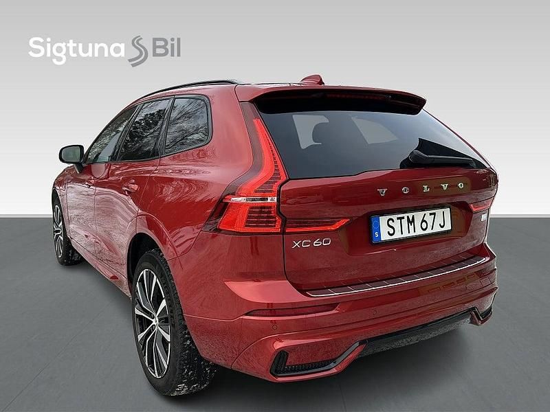 Begagnad Volvo XC60 Plus 253 HK (186 kW) 2023 Röd SUV