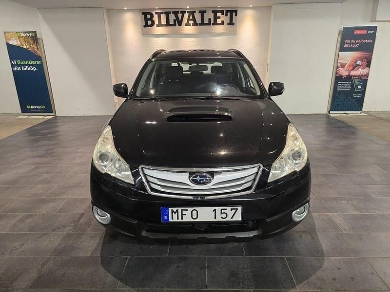 Svart Begagnad 2012 Subaru Outback Kombi | 39 900 kr (Marknadspris) - Bild 1/4