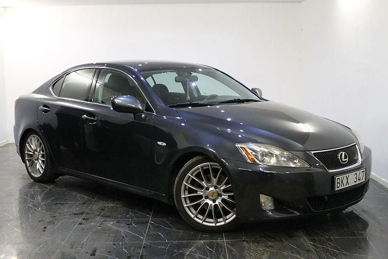Grå Begagnad 2008 Lexus IS250 Sedan | 76 899 kr (Marknadspris) - Bild 1/4