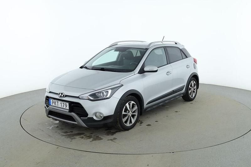 Silver Begagnad 2017 Hyundai i20 Active Sedan | 109 000 kr (Bra pris) - Bild 1/3