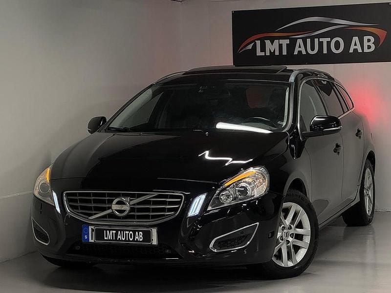 Svart Begagnad 2012 Volvo V60 Summum Kombi | 94 900 kr (Marknadspris) - Bild 1/4