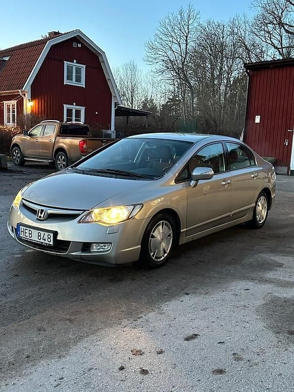 Begagnad 2006 Honda Civic Hybrid Sedan | 62 000 kr (Dyr) - Bild 1/4