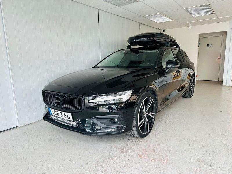 Svart Begagnad 2018 Volvo V60 Momentum Kombi | 249 900 kr (Lite dyr) - Bild 1/4