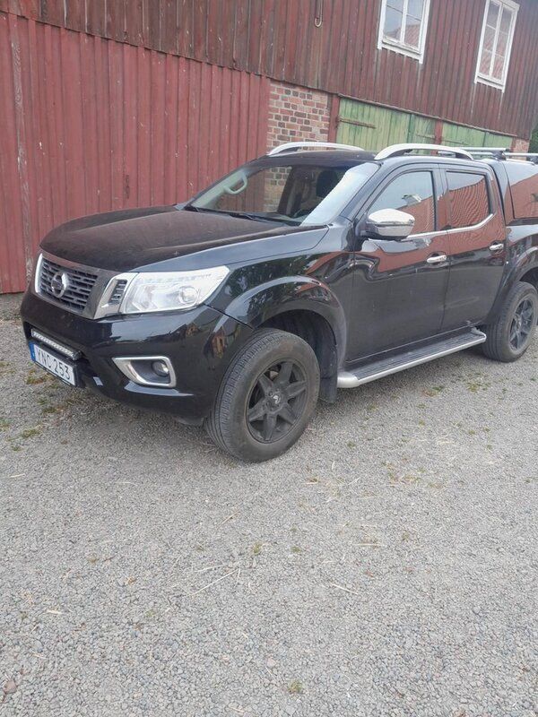 Svart Begagnad 2017 Nissan Navara Pickup | 200 000 kr - Bild 1/3