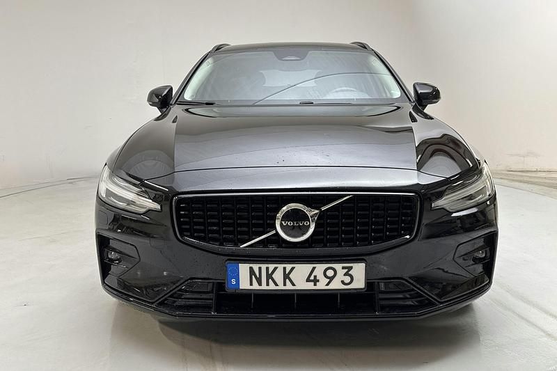 Begagnad Volvo V60 Plus 197 HK (144 kW) 2023 Svart Kombi