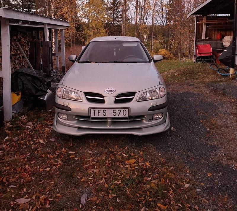 Grön Begagnad 2002 Nissan Almera Halvkombi | 19 200 kr - Bild 1/4