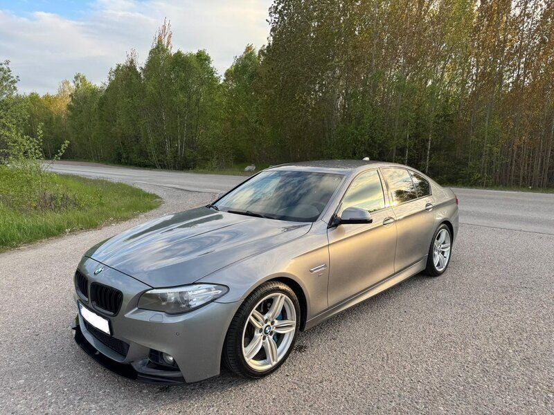 Grå Begagnad 2017 BMW 535 M Sport Sedan | 235 000 kr - Bild 1/4