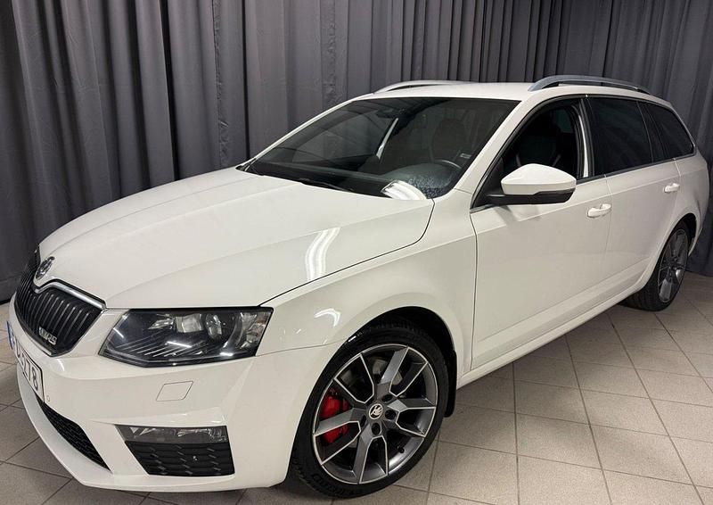 Vit Begagnad 2014 Skoda Octavia RS Kombi | 139 900 kr (Dyr) - Bild 1/4