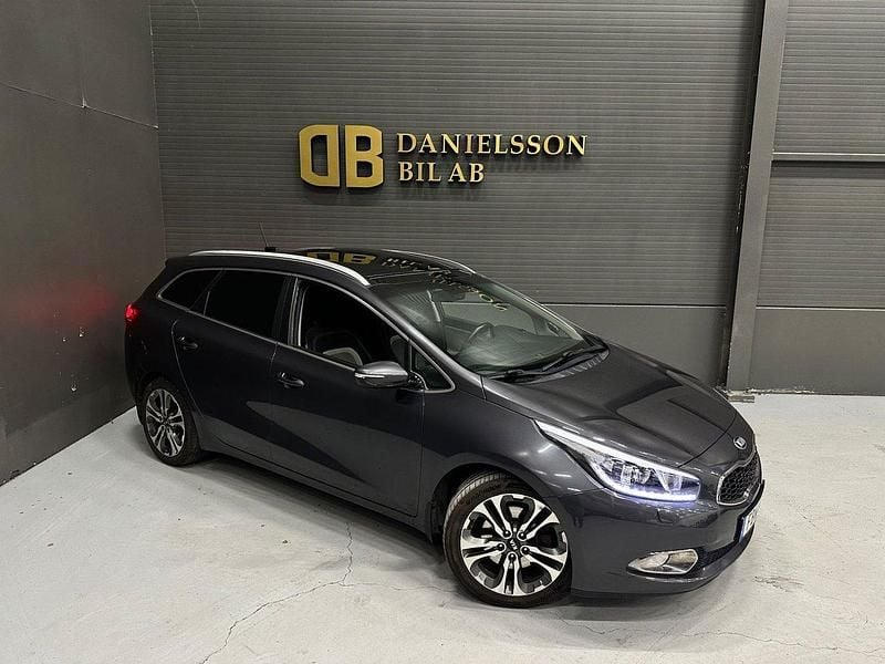 Grå Begagnad 2015 Kia Ceed Sportswagon EX Kombi | 79 800 kr (Marknadspris) - Bild 1/4