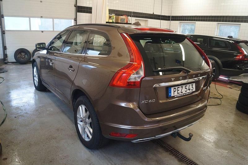 Begagnad Volvo XC60 Momentum 190 HK (139 kW) 2017 Brun SUV