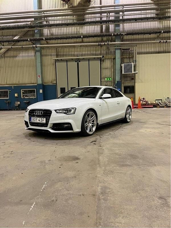 Vit Begagnad 2015 Audi A5 Sport Sportkupé | 120 000 kr - Bild 1/4