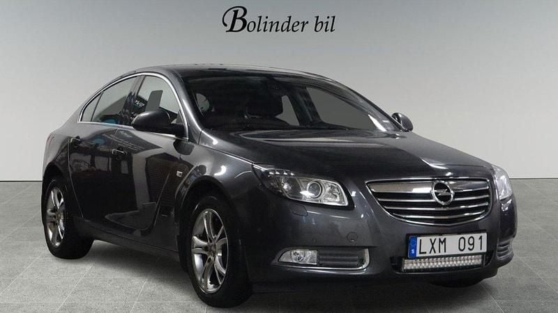 Grå Begagnad 2011 Opel Insignia Edition Halvkombi | 68 900 kr (Marknadspris) - Bild 1/4