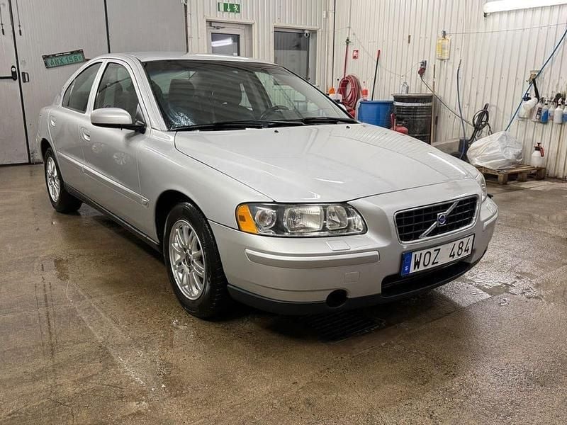 Begagnad Volvo S60 Business Edition 140 HK (102 kW) 2005 Ljusgrå (grå) Sedan