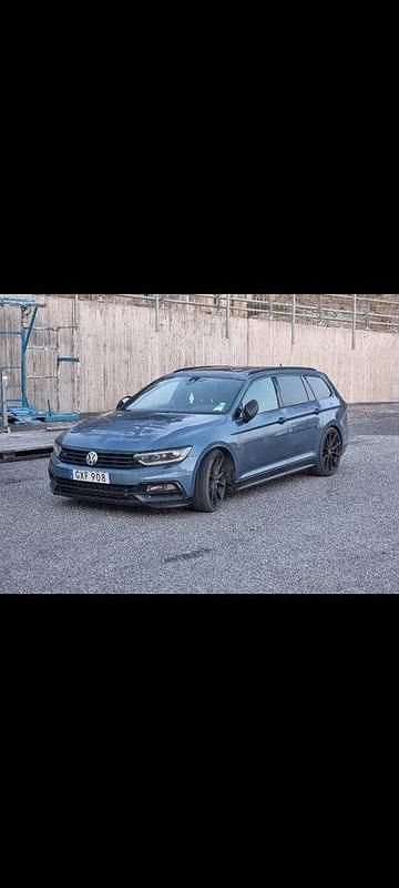 Blå Begagnad 2017 VW Passat Kombi | 219 900 kr (Marknadspris) - Bild 1/4
