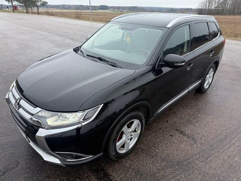 Begagnad Mitsubishi Outlander 150 HK (110 kW) 2016 Svart SUV