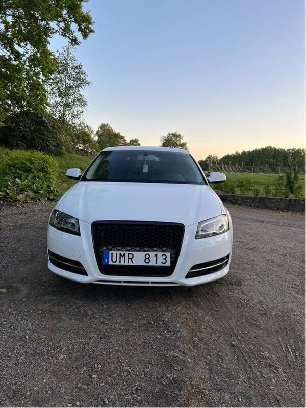 Vit Begagnad 2012 Audi A3 Sportback Halvkombi | 65 000 kr (Marknadspris) - Bild 1/4