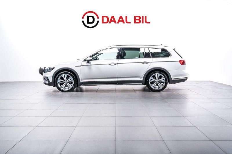 Vit Begagnad 2019 VW Passat Alltrack Kombi | 189 700 kr (Marknadspris) - Bild 1/4