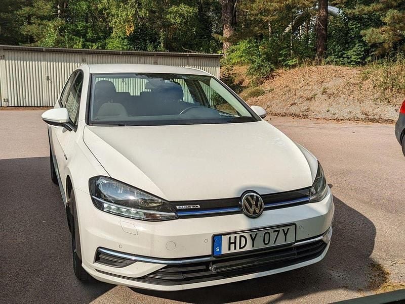 Vit Begagnad 2019 VW Golf VII Halvkombi | 135 000 kr (Bra pris) - Bild 1/4