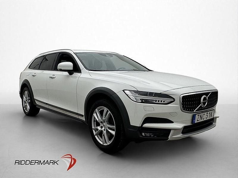 Begagnad Volvo V90 CC Plus 190 HK (139 kW) 2019 Vit Kombi
