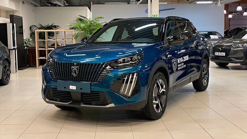 Blå Ny 2024 Peugeot 2008 GT SUV | 349 900 kr (Marknadspris) - Bild 1/4