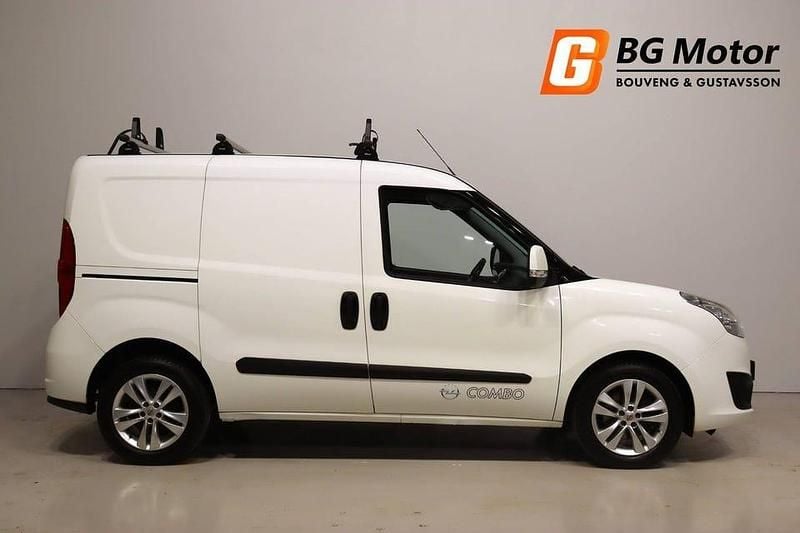 Begagnad Opel Combo 90 HK (66 kW) 2014 Vit Van