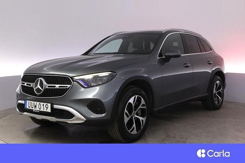 Grå Begagnad 2023 Mercedes GLC300e Avantgarde SUV | 539 900 kr (Bra pris) - Bild 1/4