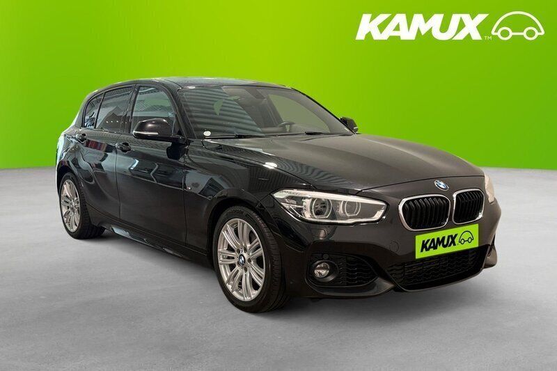 Svart Begagnad 2017 BMW 118 M Sport Halvkombi | 167 900 kr (Marknadspris) - Bild 1/4