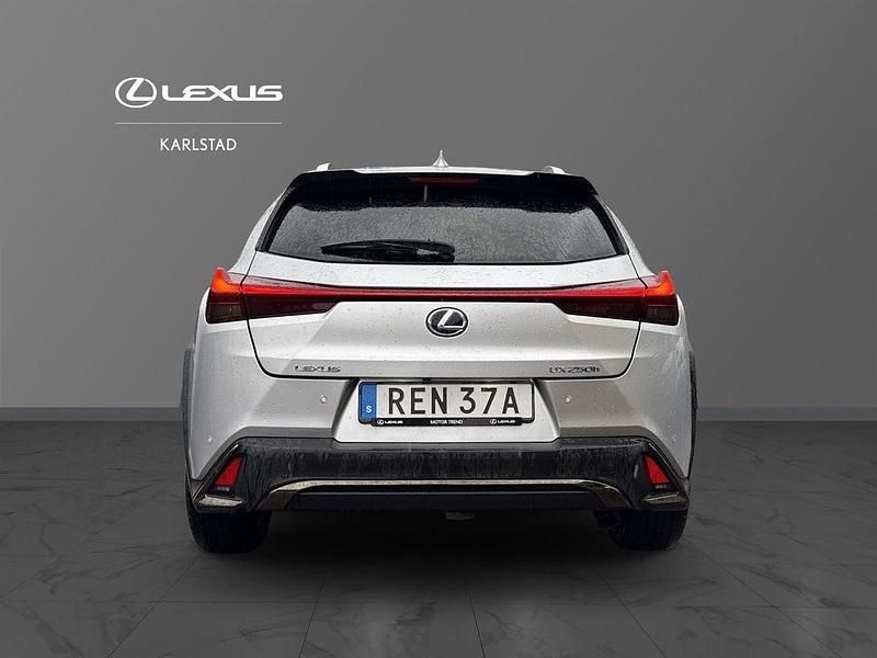 Begagnad Lexus UX 250h E-FOUR 186 HK (136 kW) 2021 Silver SUV