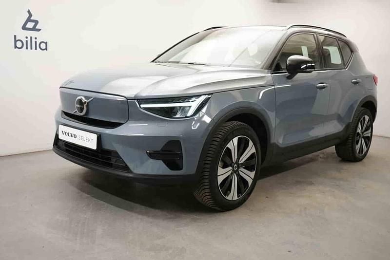 Grå Begagnad 2023 Volvo XC40 Single Motor SUV | 324 900 kr (Bra pris) - Bild 1/1