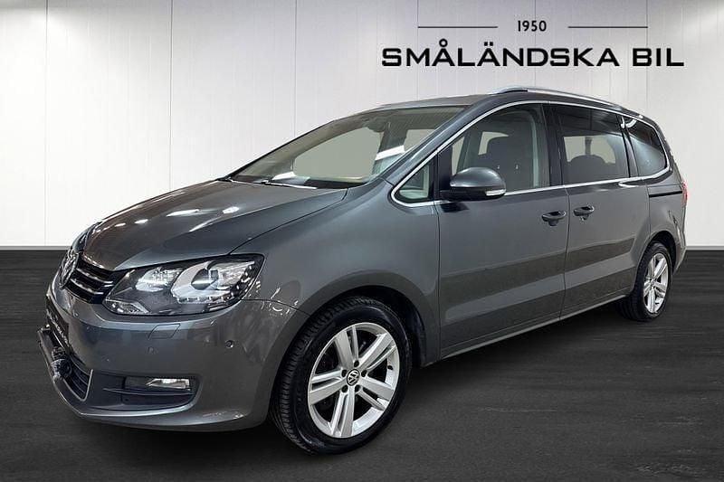 Grå Begagnad 2015 VW Sharan Minibuss | 129 000 kr (Marknadspris) - Bild 1/4