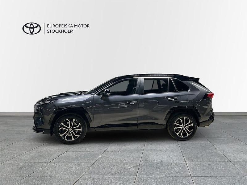 Begagnad Toyota RAV4 Premium 306 HK (225 kW) 2023 Grå metallic/svart tak SUV