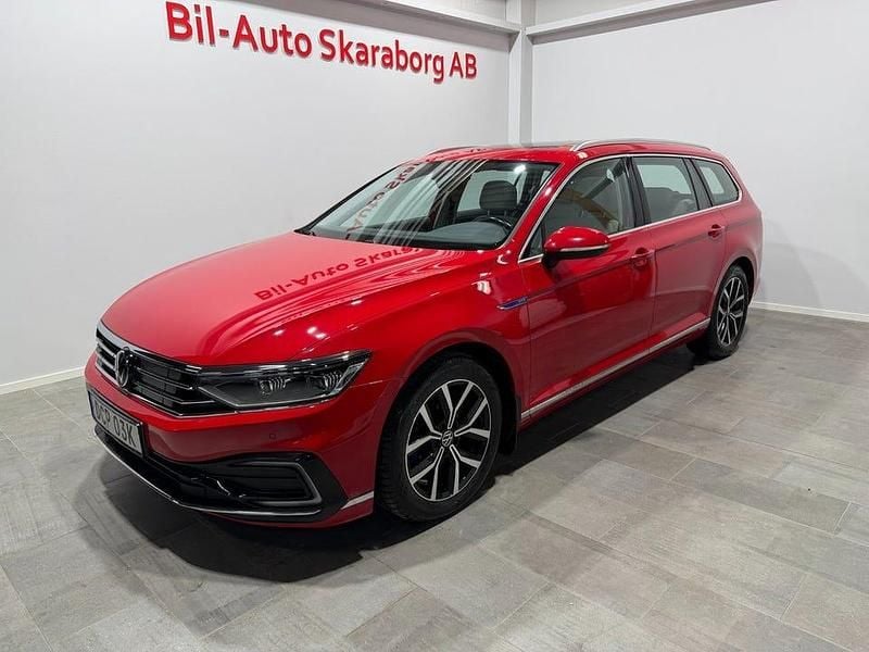 Begagnad VW Passat GTE 218 HK (160 kW) 2020 Röd Kombi