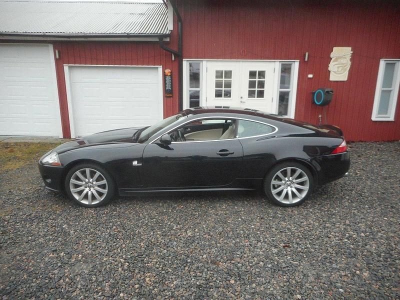 Svart Begagnad 2007 Jaguar XK Sportkupé | 165 000 kr - Bild 1/4