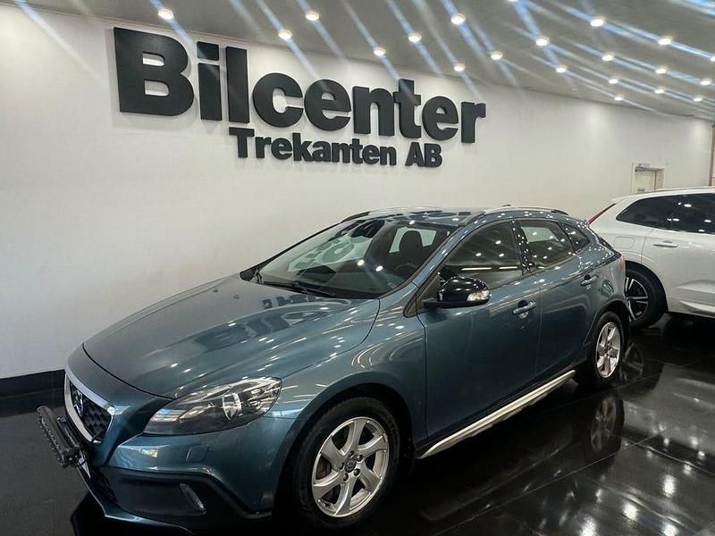 Blå Begagnad 2013 Volvo V40 CC Kinetic Kombi | 74 900 kr (Marknadspris) - Bild 1/4