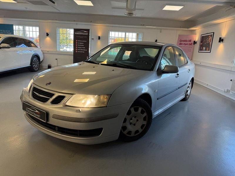 Ljusgrå Begagnad 2005 Saab 9-3 Linear Sedan | 19 900 kr (Marknadspris) - Bild 1/3