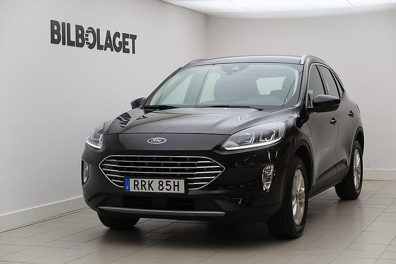 Svart Begagnad 2022 Ford Kuga Titanium SUV | 249 800 kr (Marknadspris) - Bild 1/4