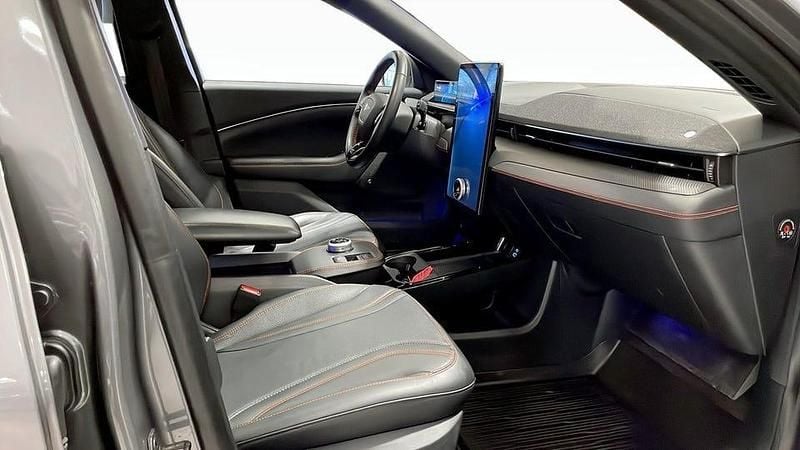 Begagnad Ford Mustang Mach-E 272 kW (371 HK) 2021 Grå SUV