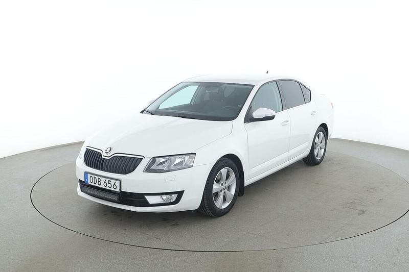 Vit Begagnad 2016 Skoda Octavia Ambition Sedan | 116 000 kr (Marknadspris) - Bild 1/3