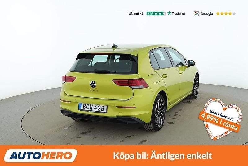 Begagnad VW Golf VIII 151 HK (111 kW) 2020 Gul Halvkombi