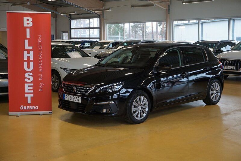 Svart Begagnad 2021 Peugeot 308 Halvkombi | 179 900 kr (Marknadspris) - Bild 1/4