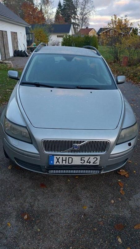Begagnad 2006 Volvo V50 Kombi | 15 000 kr (Marknadspris) - Bild 1/4