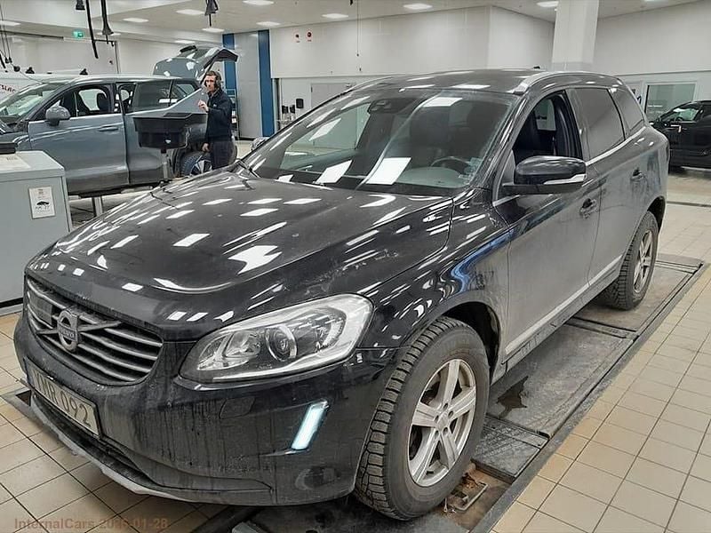 Begagnad Volvo XC60 Standard 190 HK (139 kW) 2017 Svart SUV