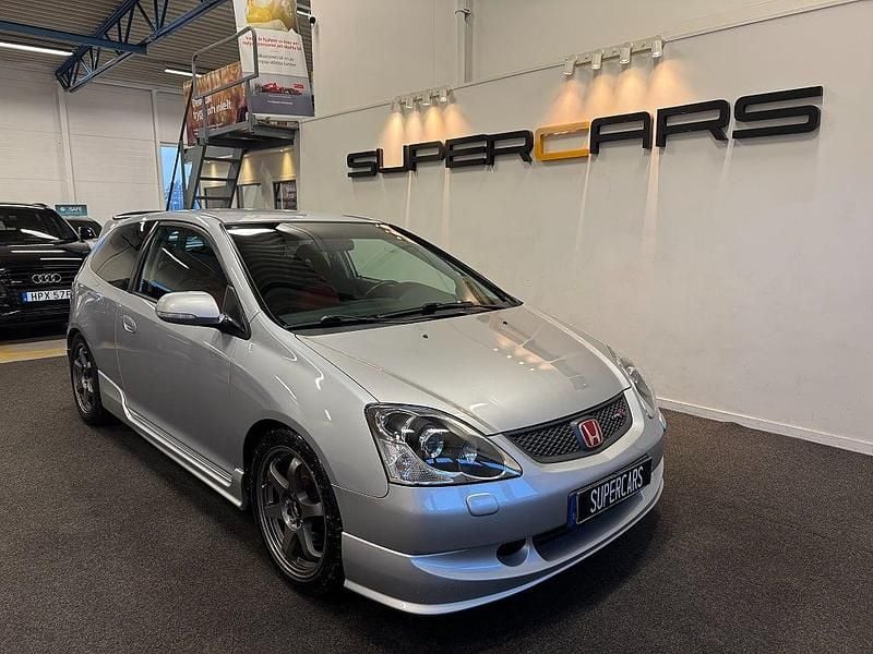Begagnad Honda Civic Type R 200 HK (147 kW) 2004 Silver Halvkombi