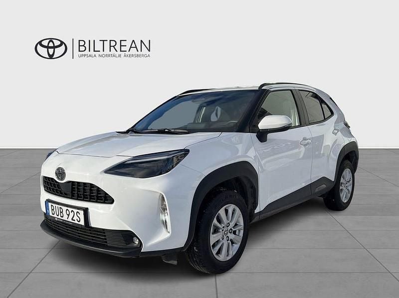 Vit Begagnad 2024 Toyota Yaris Hybrid Active | 285 000 kr (Marknadspris) - Bild 1/4