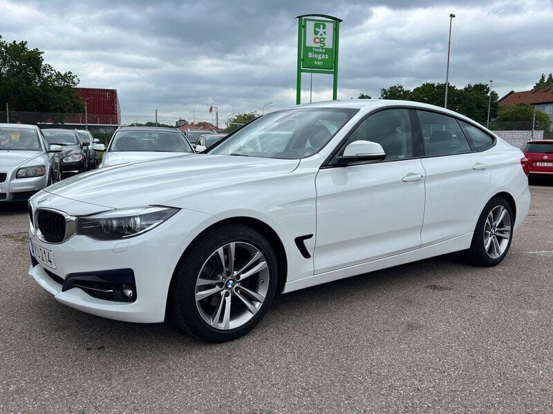 Vit Begagnad 2019 BMW 320 Gran Turismo Sport Line Halvkombi | 199 900 kr (Marknadspris) - Bild 1/4