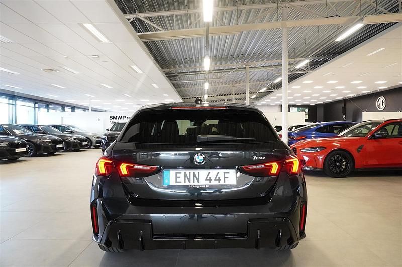 Begagnad BMW 120 M Sport 157 HK (115 kW) 2024 Svart Halvkombi