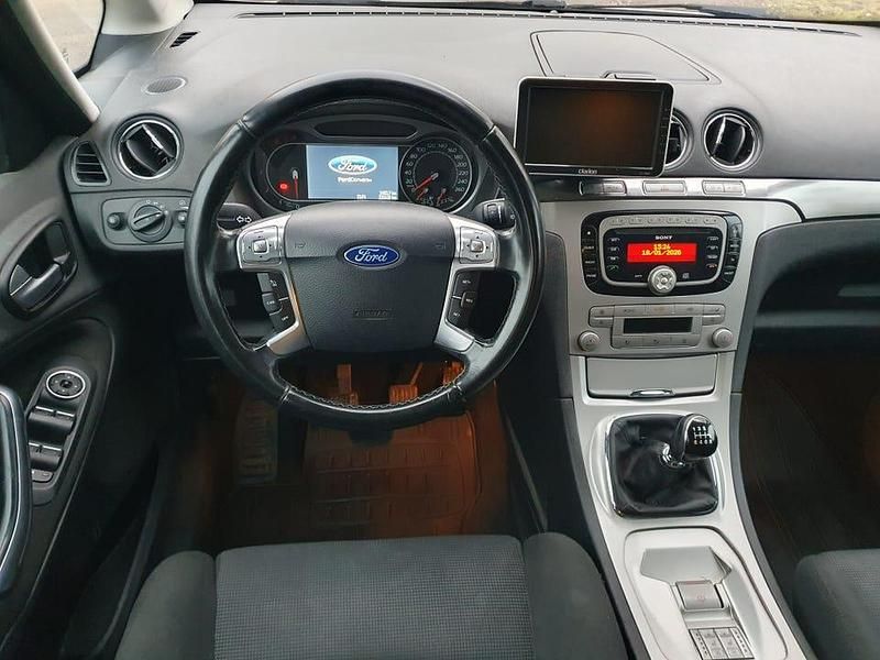 Begagnad Ford Galaxy 175 HK (128 kW) 2010 Minibuss