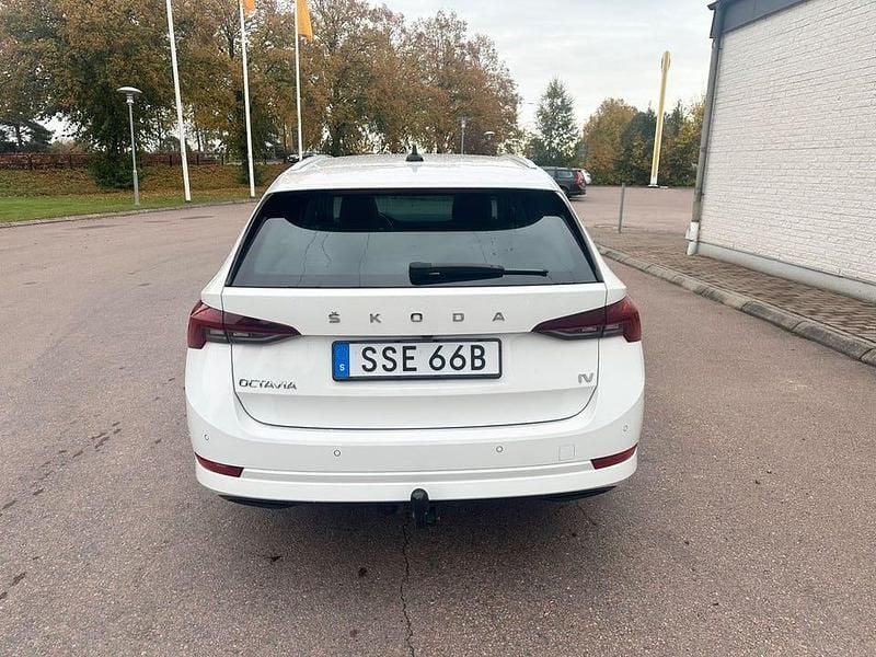 Begagnad Skoda Octavia Style 204 HK (150 kW) 2022 Vit Kombi